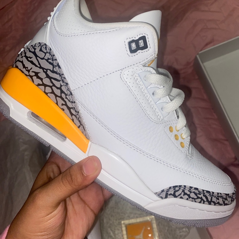 Women’s Air Jordan 3 “laser orange” size 7